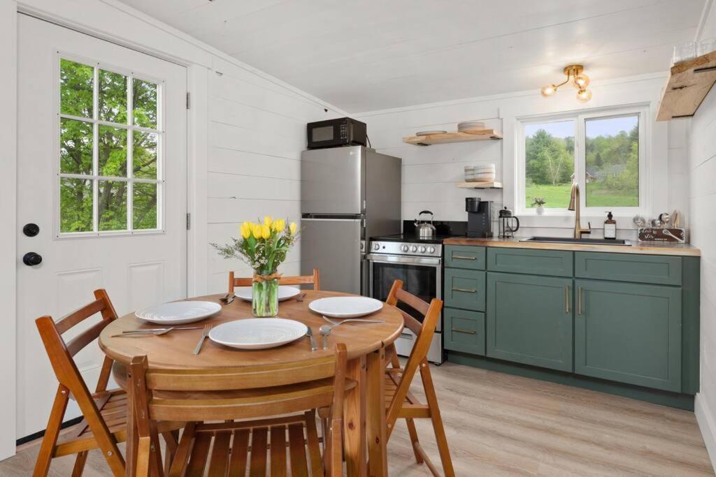 Charming & Freshly Restored Farmhouse 1 Mile From Center Of Stowe Exterior foto