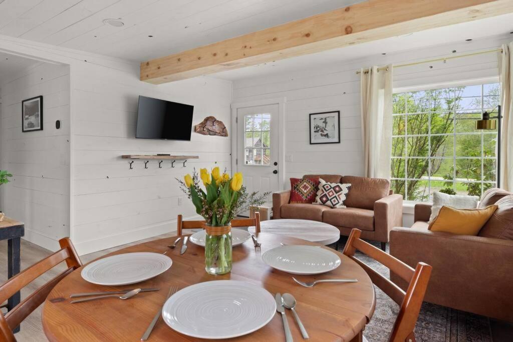 Charming & Freshly Restored Farmhouse 1 Mile From Center Of Stowe Exterior foto